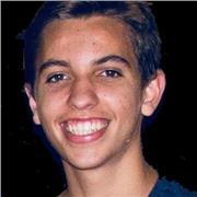 Soy Álvaro, estudiante del grado en Educación Primaria, y ofrezco clases de apoyo a alumnos de 4º de ESO y edades inferiores de cualquier asignatura